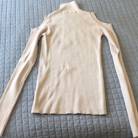 🎉Like NEW - Venus Embellished Sweater - Picture 6 of 10